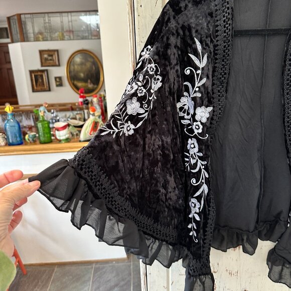 BOUTIQUE CRUSHED VELOUR EMBROIDERED AND RUFFLE TRIM CAPELET - Picture 8 of 10